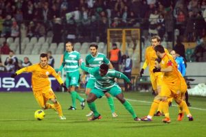 Bursasporlu futbolculardan dişi Timsahlar'a teşekk&uuml;r