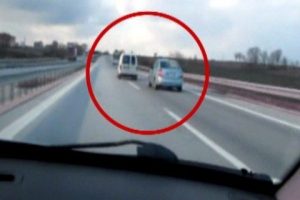 Dur ihtarına uymayan ara&ccedil; b&ouml;yle yakalandı