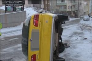 Taksi kaygan yolda takla attı