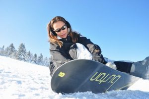 Ayağını kırdı ama... H&uuml;lya Avşar'ın snowboard inadı