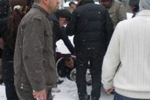 Tramvay hattına otob&uuml;s girdi!