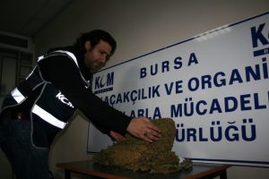 &Ccedil;&ouml;p poşetiyle esrar ticaretine polisten darbe