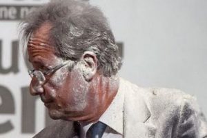 Sarkozy'nin rakibine unlu protesto