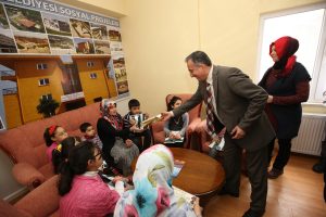 Karadağ depremzedelere moral verdi
