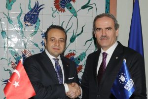 Bağış'tan Sarkozy'e halkını dinle mesajı
