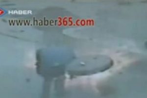 Havai fişek kanalizasyonda b&ouml;yle patladı