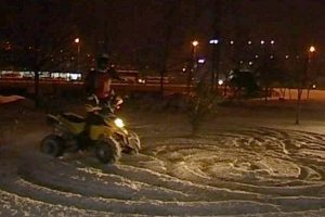 Kar &uuml;zerinde cip ve ATV'li nefes kesen şov