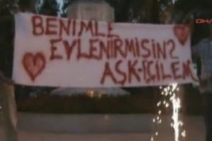 Bursa'daki bu evlenme teklifi tıklanma rekoru kırıyor
