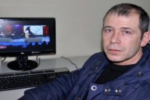 Facebook'ta şarkı paylaştı işinden oldu
