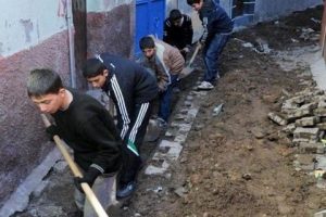 TEDAŞ istedi, mahalleli kazdı