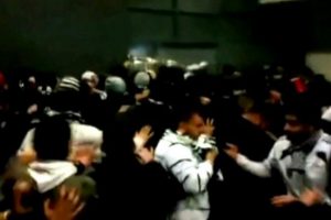 Trib&uuml;nde &ccedil;ıkan olaylar amat&ouml;r kamerada