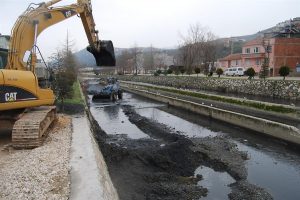 Karsak deresinde b&uuml;y&uuml;k temizlik