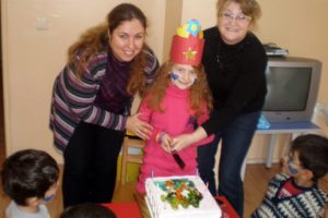 K&uuml;&ccedil;&uuml;k Zeynep'e s&uuml;rpriz doğum g&uuml;n&uuml;