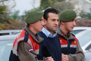 Uygun &ccedil;iftinin boşanma davası ertelendi