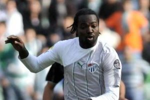 Bursaspor Tagoe ile yollarını ayırıyor