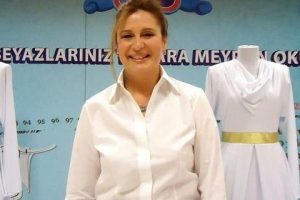 22 yıldır sa&ccedil;ını bile değiştirmiyor