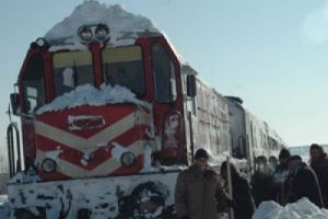 Raylar dondu tren yoldan &ccedil;ıktı