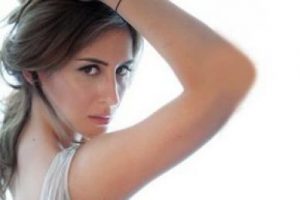 Aynur şova geldi