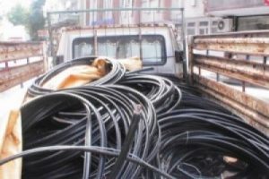 Kablo hırsızları devriye gezen jandarmaya yakalandı