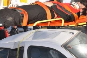 Paraş&uuml;tle otomobilin &uuml;zerine d&uuml;şt&uuml;