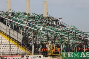 Bursaspor taraftarları Manisalılar'ı susturdu