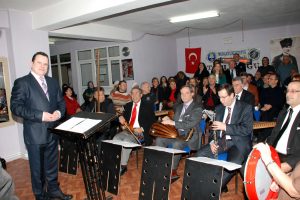 Mudanya Belediyesi TSM sanat&ccedil;ılarından helva g&uuml;n&uuml;
