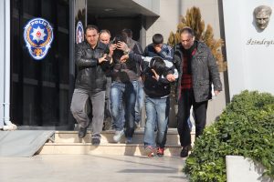 Balkon fareleri terminalde yakayı ele verdi