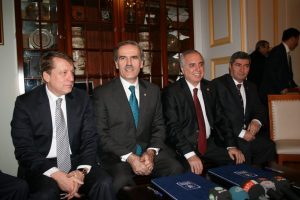 Altıparmak Meydanı'nda dev imza