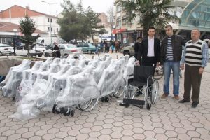 Umrecilerden 29 tekerlekli sandalye
