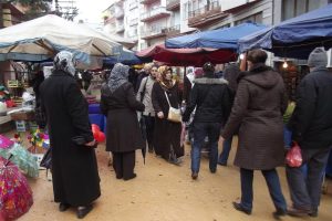 Pazar &ccedil;amur deryasına d&ouml;nd&uuml;