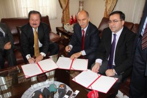 Eski Bakan Cavit &Ccedil;ağlar'dan anlamlı bağış