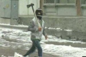 Polise baltalı saldırı