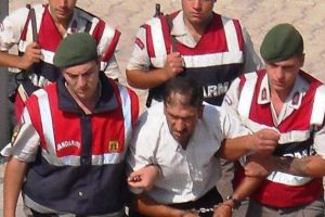 Azeri eşini &ouml;ld&uuml;ren adama 15 yıl hapis