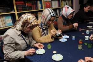 D&uuml;ndar'dan işitme engellilere destek