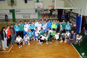 Timsah'tan salonda basket şov