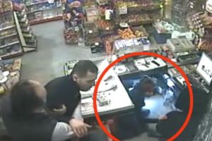 Sevgilisini &ouml;ld&uuml;resiye b&ouml;yle d&ouml;vd&uuml;