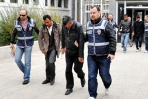 Cinlerine adam d&ouml;vd&uuml;rtm&uuml;ş