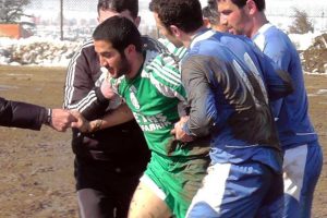 Dili boğazına ka&ccedil;an futbolcu &ouml;l&uuml;mden d&ouml;nd&uuml;