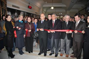 Vali Harput ve eşi tezhip sergisi a&ccedil;tı