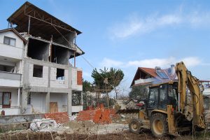 Gemlik'te ka&ccedil;ak binalara aman yok