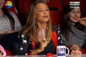 H&uuml;lya Avşar'ın acı g&uuml;n&uuml;