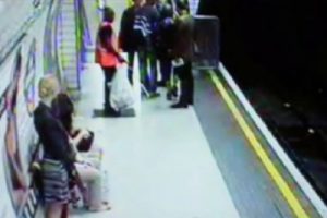 Metroda dehşet anları kamerada