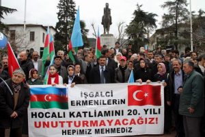Hocalı Şehitleri i&ccedil;in dev y&uuml;r&uuml;y&uuml;ş