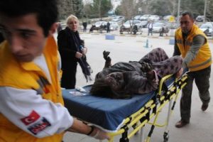 Engelli &ccedil;ocuğu &ouml;l&uuml;mden itfaiye kurtardı