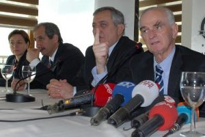 &Ouml;nder Sav'dan imza tepkisi