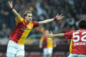 Derbide gol d&uuml;ellosu Aslan'ın: 3-2