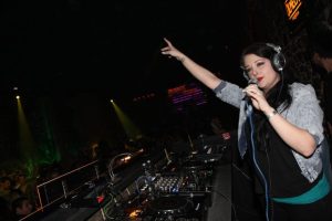 DJ Rachael Starr İzmir'de coşturdu