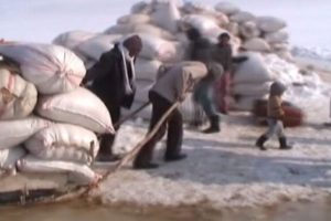 Barajda tehlikeli yolculuk