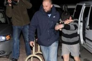 30 metreden denize atladı y&uuml;r&uuml;yerek gitti
