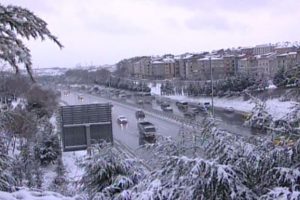 İstanbul kar yağışıyla g&uuml;ne uyandı